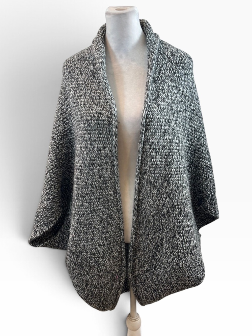 Zara Knit Brand Black and White Open Front Dolman Sleeve Sweater Size Medium
